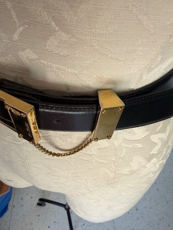 St. John Womens Gold Tone Buckle Belt Size 28 Black Leather Vintage Italy